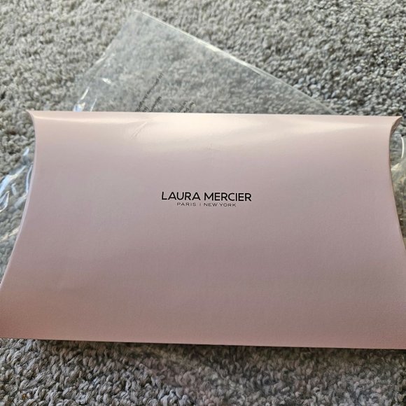 LAURA MERICIER - THREE PIECE KIT - MOISTURIZER BLUSH/PUFF & TRANS POWDER - NEW - Picture 4 of 4